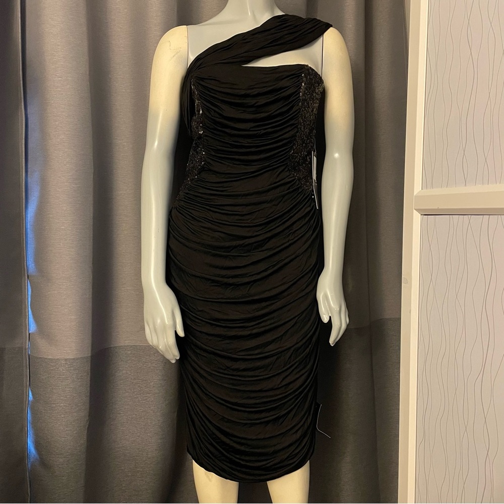 NWT Monique Lhuillier sexy black one shoulder dress with ruching & sequins. 8US